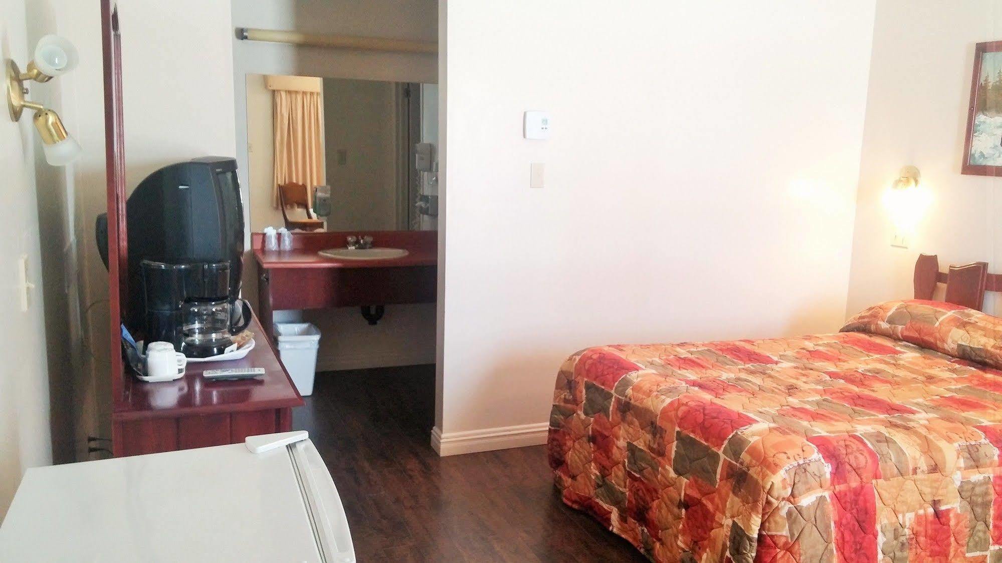 Hotel-Motel La Difference Sainte-Marie Экстерьер фото